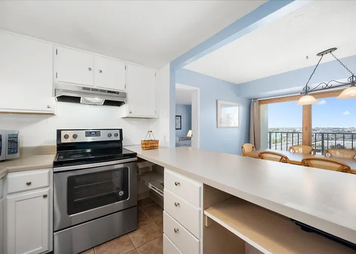 Spacious 2 Bedroom At 9400 Building With Outdoor Pool And Ocean Views *