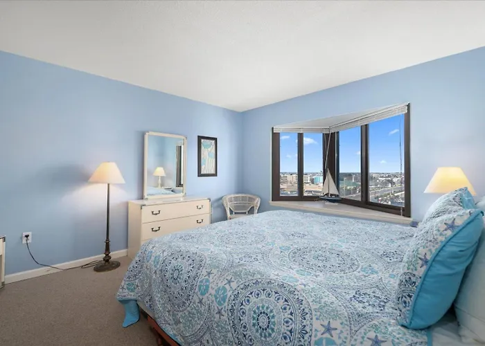 Spacious 2 Bedroom At 9400 Building With Outdoor Pool And Ocean Views *