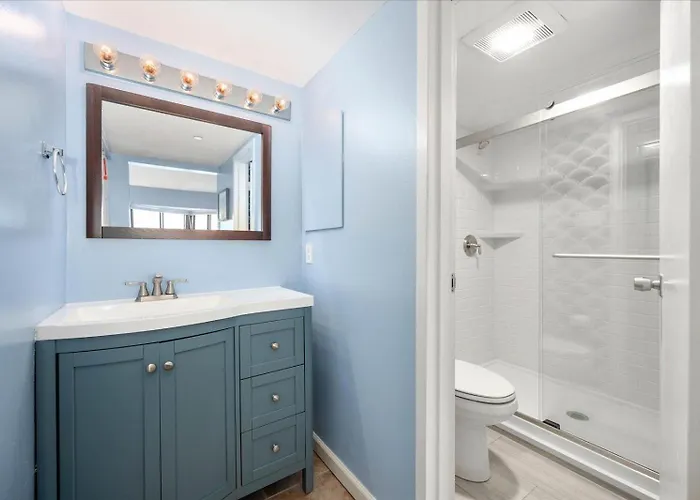 Spacious 2 Bedroom At 9400 Building With Outdoor Pool And Ocean Views *